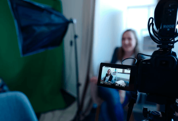 Blogging Vs. Vlogging