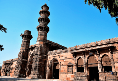 Jhulta Minar - Mosque in Ahmedabad, Gujarat
